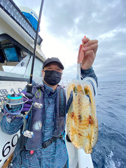 夢の3キロup ティップランエギングで沖縄の巨大アオリイカ レッドモンスターに挑む イカ釣り応援ドットコム